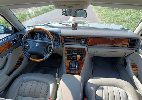 Jaguar XJ cena 20000 przebieg: 408386, rok produkcji 1995 z Golina małe 67